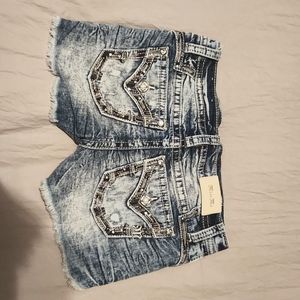 Miss Me mid-rise short